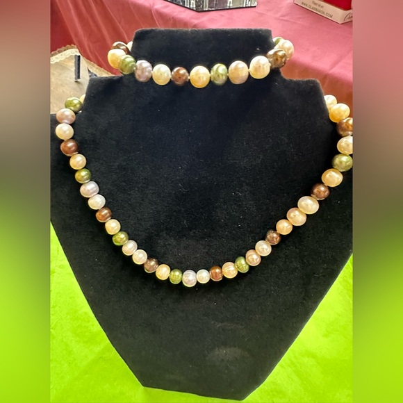 Elegant Multicolor fresh water pearl Necklace and bracelet. - Picture 2 of 3